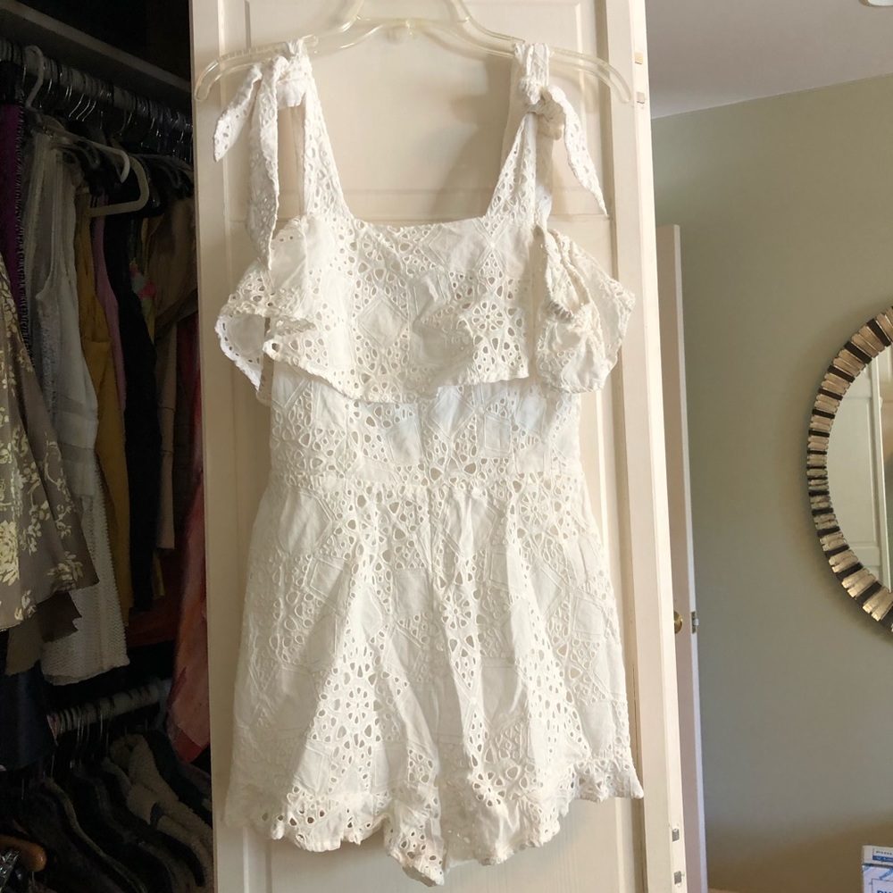 Saks Fifth Avenue white lace romper size S/P
